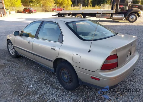 1994 Honda Accord Lx z USA, uszkodzony, nr VIN JHMCD5637RC105662